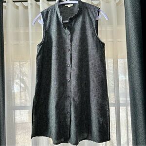 Eileen Fisher sleeveless top black white small button down small